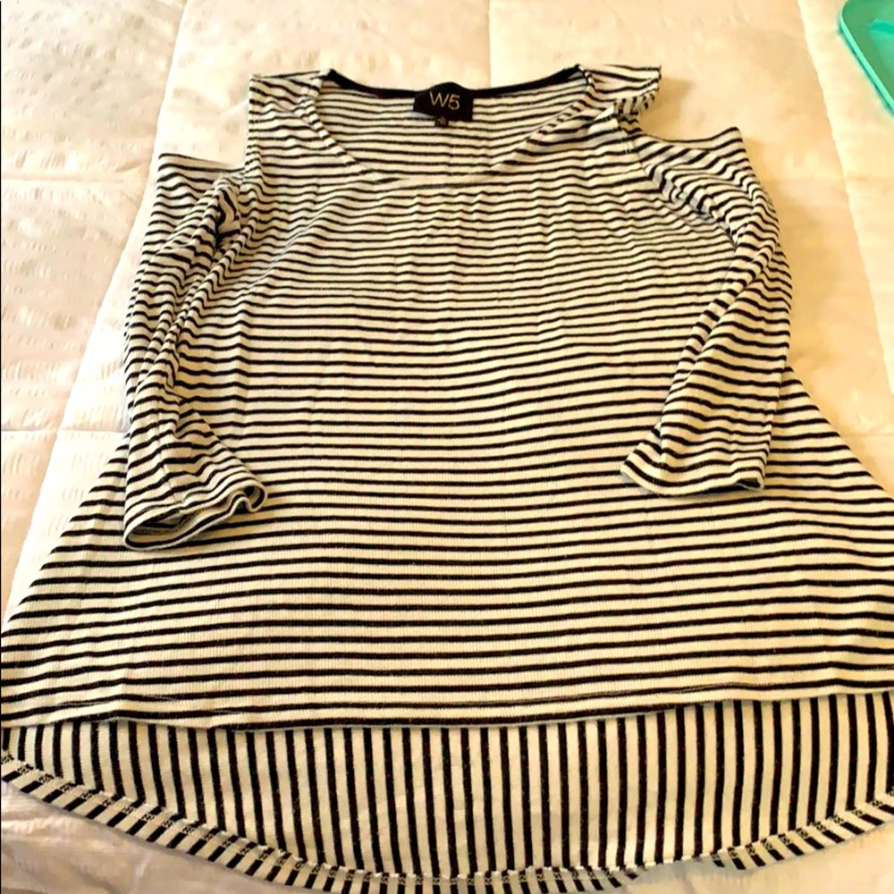 Women’s shoulder cut out shirt